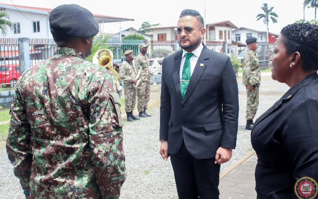 Minister Uraiqit Ramsaran van Defensie