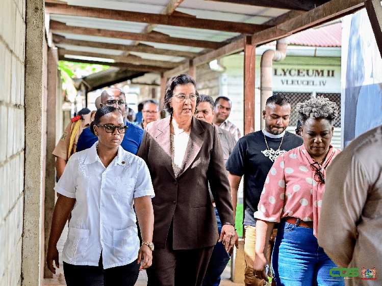 Jeniffer Simons op bezoek Lyco 2