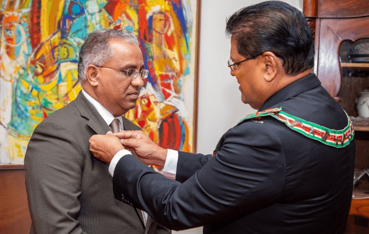 Robby Makka gedecoreerd