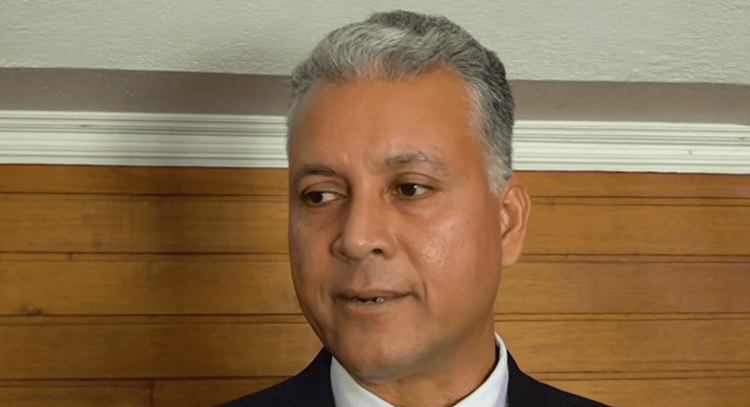 De herbenoeming van Anjulio Wolf