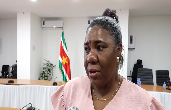 FOLS-president Bernice Barron