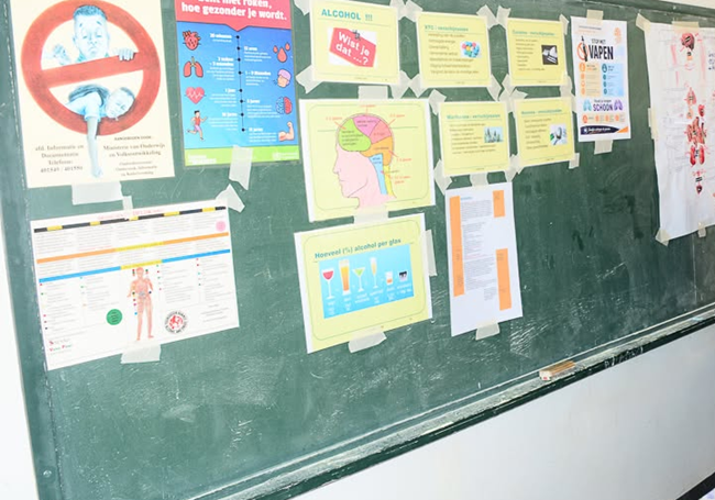 Schoolbord zonder leerling of docent